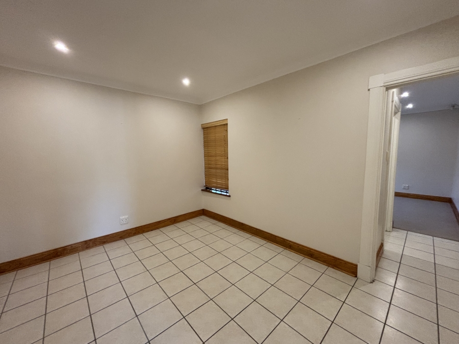 To Let 4 Bedroom Property for Rent in Summerstrand Eastern Cape
